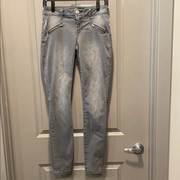 CAbi Gray Distressed Skinny Jeans Zipper Detail Size 4 - Picture 1 of 7